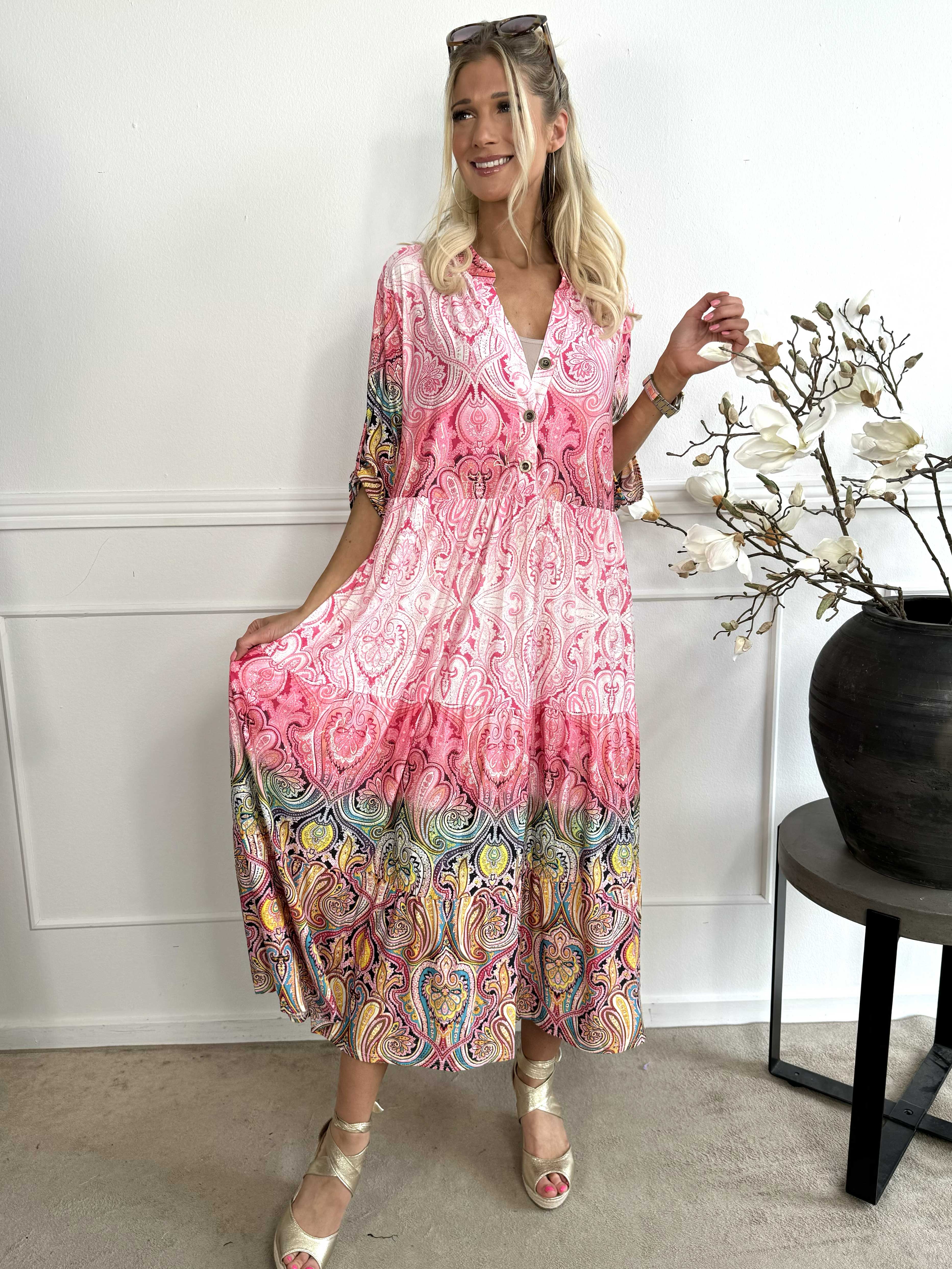 Milano Tamaria - Lang kjole med fint print i lag på lag look